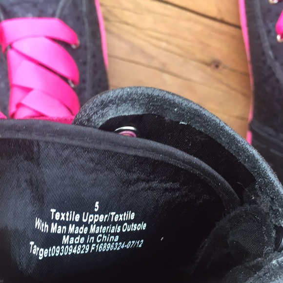 Black sequin & hot pink converse like sneakers - Picture 5 of 6